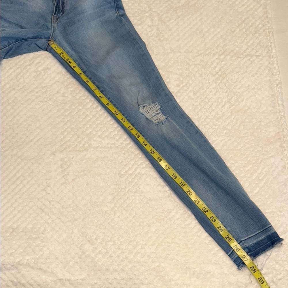 π EUC Refuge Skinny Leg Jeans β Medium Blue Wash, Size 2 - Picture 2 of 9